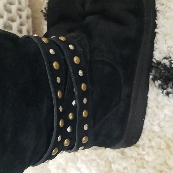 Uggs - Picture 4 of 6